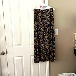 Maxi skirt with floral print